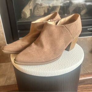 Expression Tan Perforated Heeled Ankle Boots with Inside Zipper Size 7